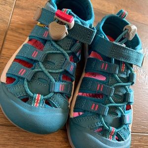 LIKE NEW Keen | Kid Size 11